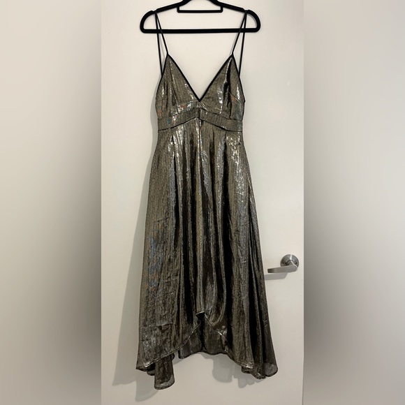 TALULAH METALLIC GOLD DRESS! - Picture 3 of 5